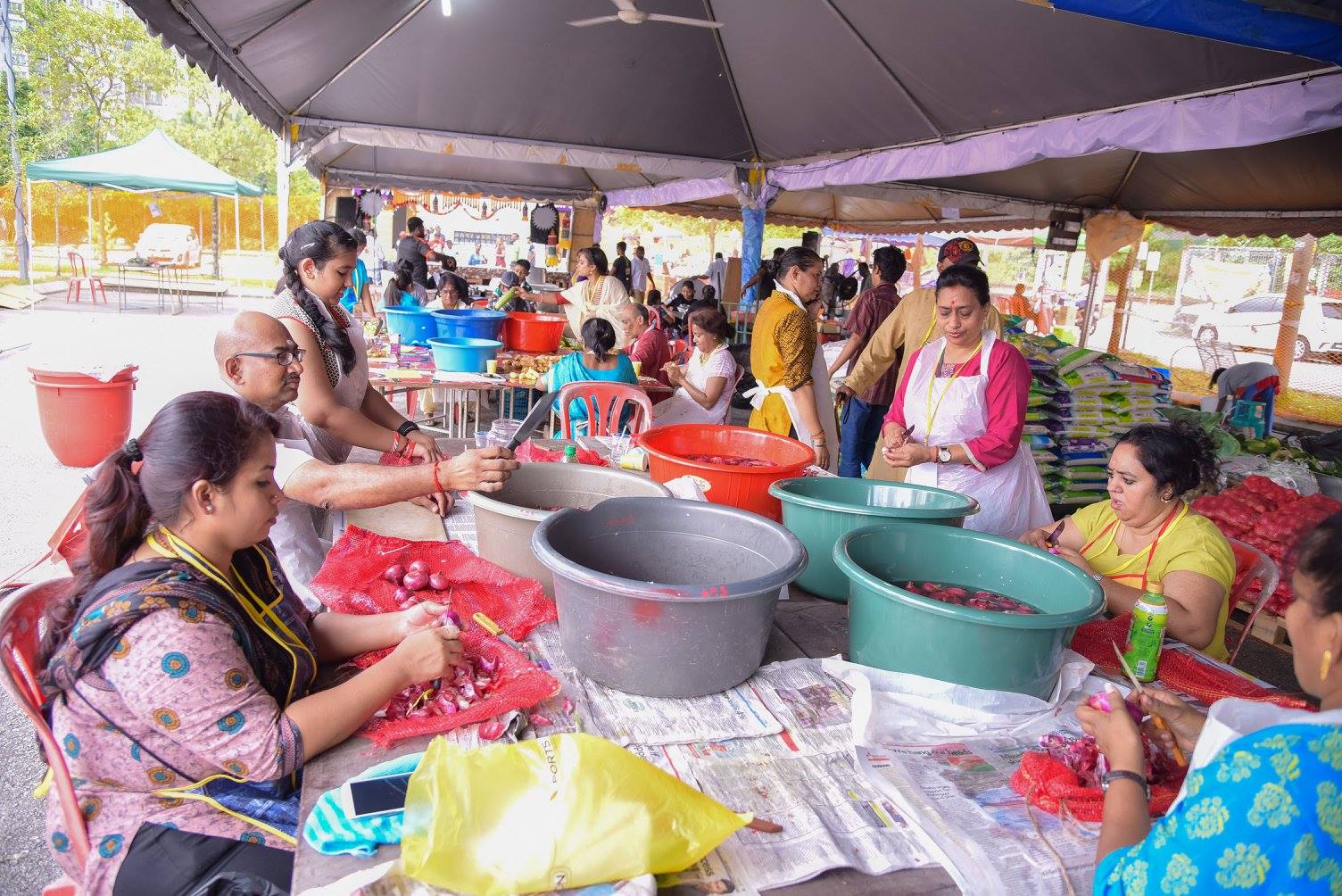 Facebook/Thaipusam Annadhanam Batu Caves 2018 It's an all-day Malaysian meal.